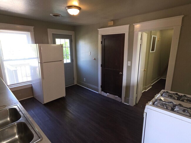 Building Photo - 1214 Hamilton St