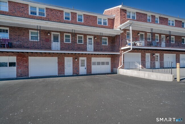 Building Photo - 201 Regan Rd