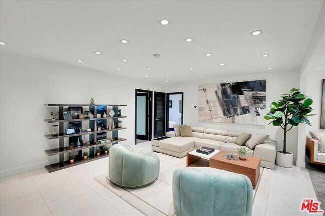 Building Photo - 11364 Sunset Blvd