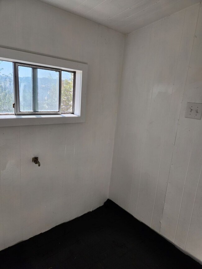 Building Photo - 920 Highland Ave
