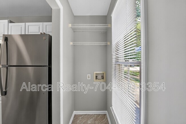 Building Photo - 3134 Driftwood Dr