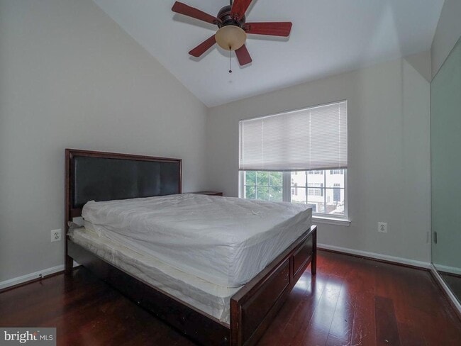 Building Photo - 32 Harbour Heights Dr