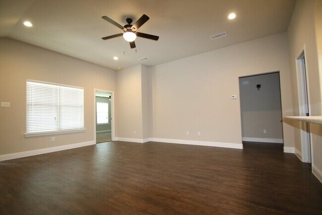 Building Photo - Life is Better by the Lake Gorgeous 3-Bedroom Duplexes in Azle