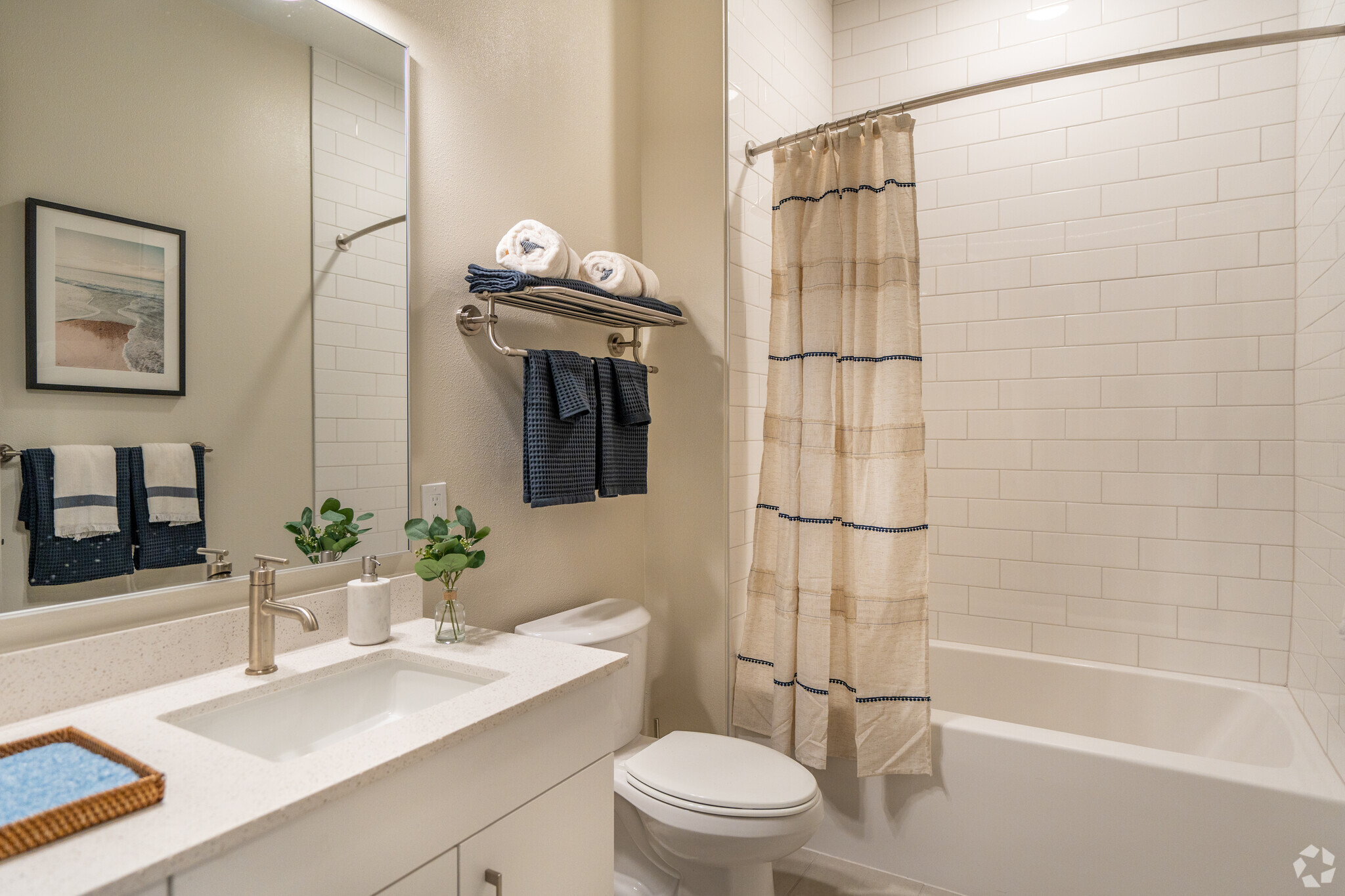 1BD, 1BA -567SF - Bathroom - MAA Breakwater