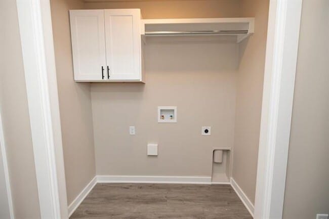 Building Photo - 542 W 50th Ct S