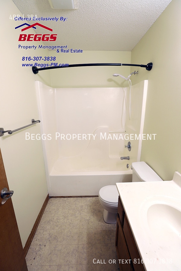 Building Photo - 2116 Glenside-
