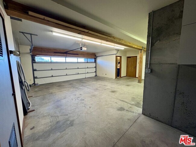 Building Photo - 401 Nicholas Ln