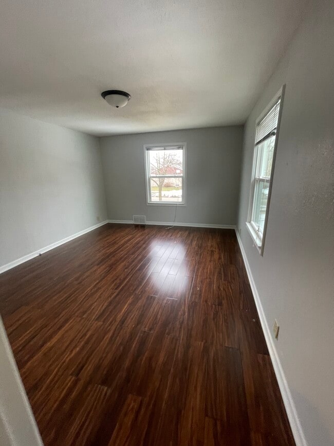 Building Photo - 282 N Franklin St