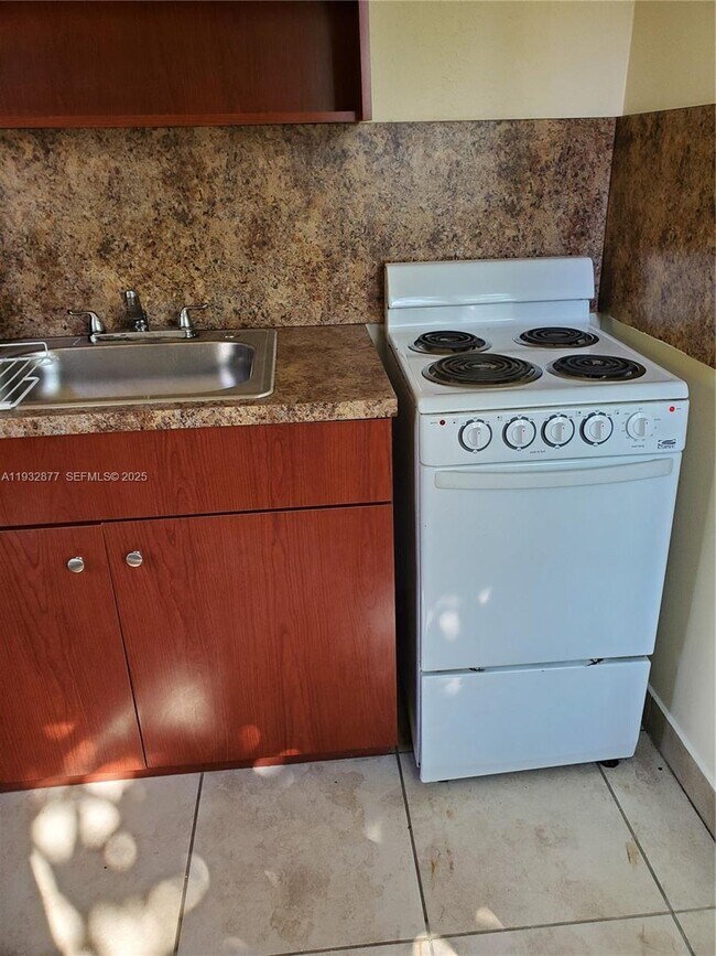 Building Photo - 1449 NE 131st St