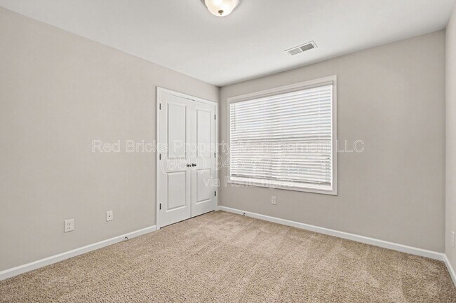 Building Photo - 7112 Harris Bay Rd