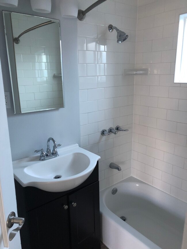 Building Photo - 1815 W Victory Blvd