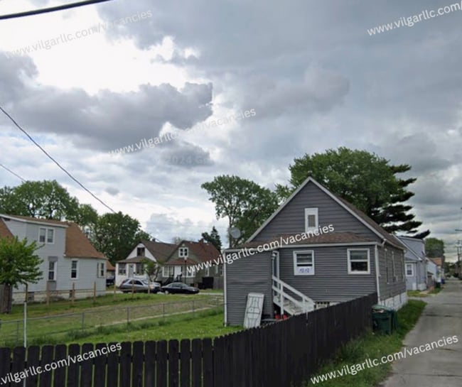 Building Photo - 3 Large Bedrooms • 1 Updated Bathroom house in Hammond, IN