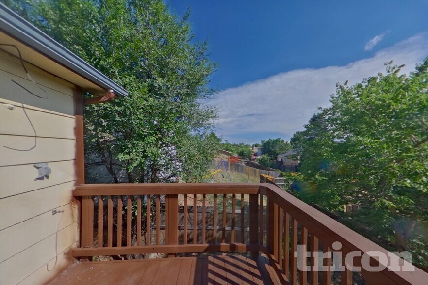 Building Photo - 1046 Nolte Dr W