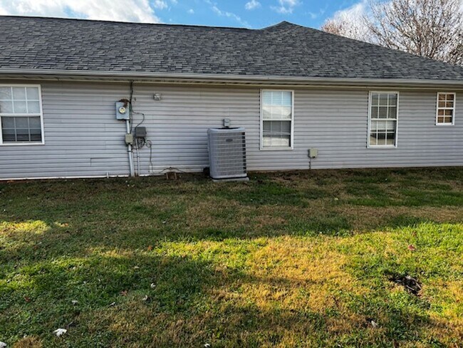 Building Photo - 115 Rouen Ct