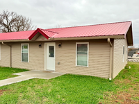 Building Photo - 1102 Red Roof Dr