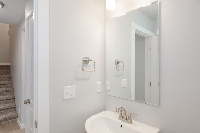 Building Photo - Incredible Townhomes. You’re New Home is Waiting.