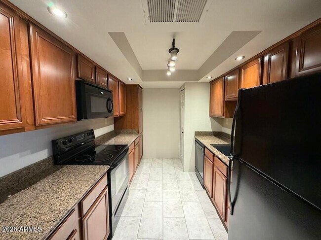 Building Photo - 8500 E Indian School Rd