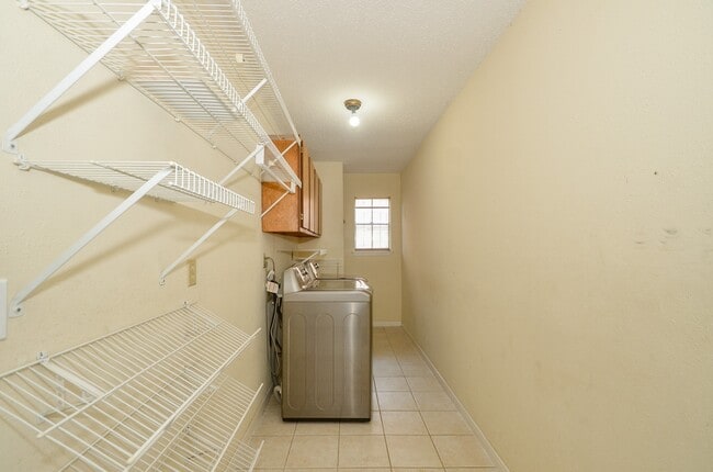 Building Photo - 8310 Hot Springs Dr