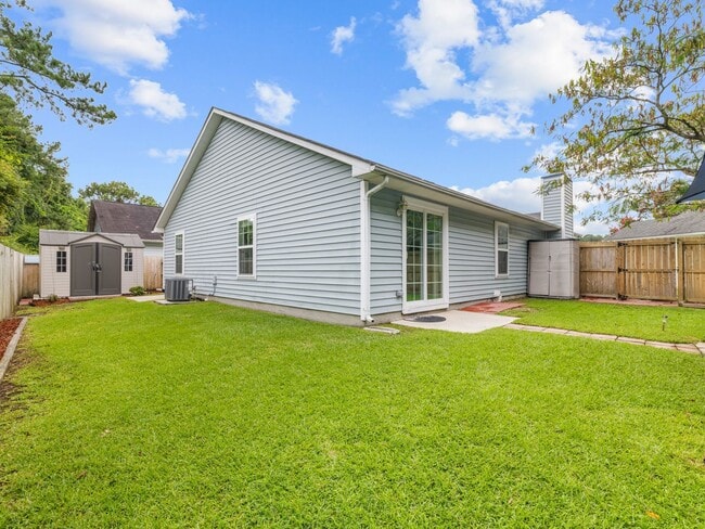 Building Photo - Beautiful 4 Bedroom Home with Bonus Room and Fenced Yard