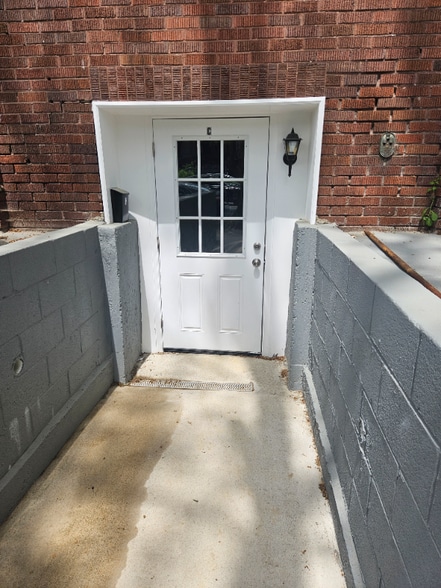 Primary Photo - 115 W Chew Ave