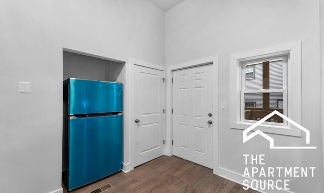 Building Photo - 2421 N Clybourn Ave