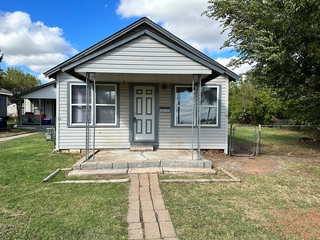 Building Photo - 2 Bed 1 Bath Moore