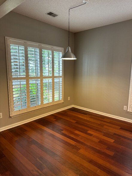 Building Photo - 233 Mossy Oak Way