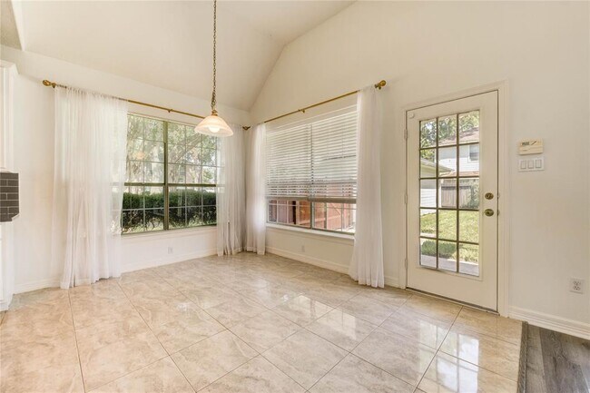 Building Photo - 8803 Memorial Creek Dr