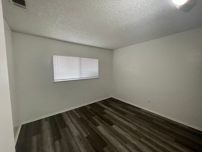 Building Photo - 3711