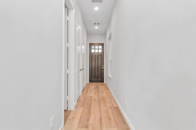 Building Photo - 2357 Hoskins Dr