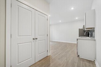 Building Photo - 1522-1532 W Girard Ave