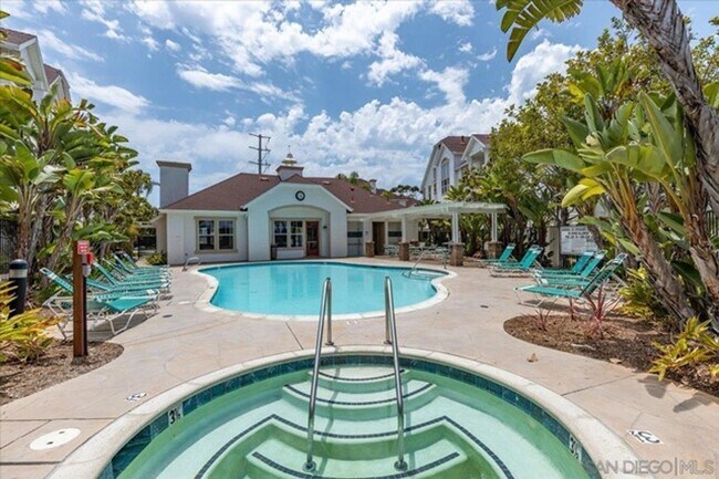 Building Photo - Available Now! Tri-Level 3 Bedroom 3.5 Bath Townhome!!