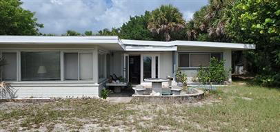 Building Photo - Charming beach house in beautiful New Smyrna Beach
