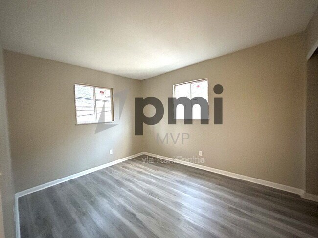 Building Photo - 834 Whitethorne Ave