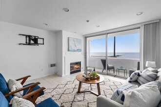 Building Photo - 615 Esplanade