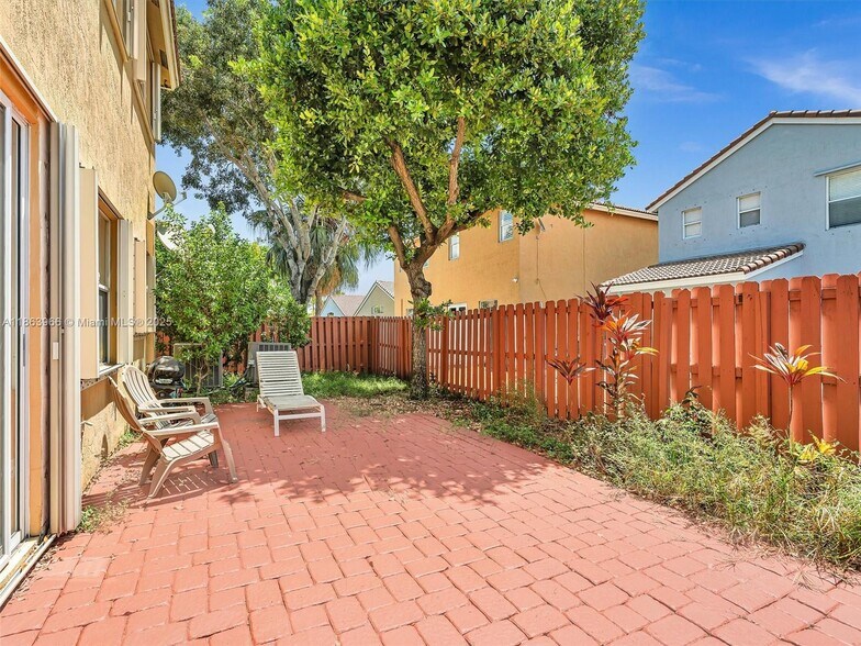 Building Photo - 3844 SW 53rd St