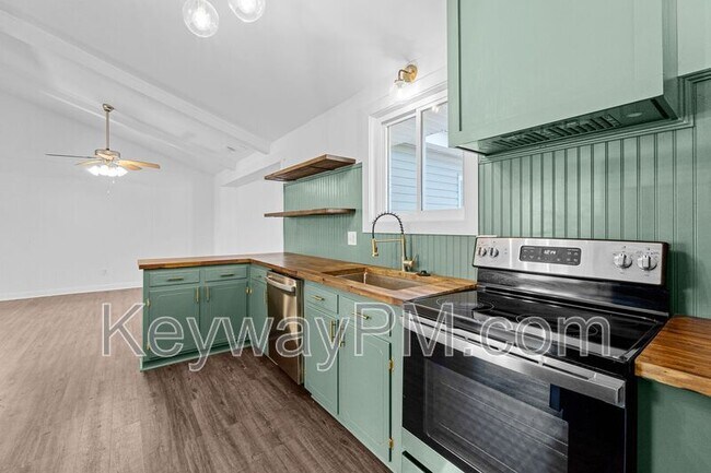 Building Photo - 3327 Cockatoo Rd