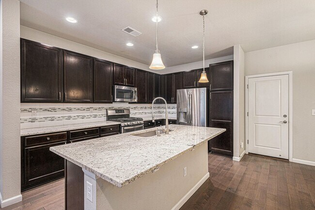Building Photo - Stunningly Updated 3-Bedroom, 2-Bathroom T...