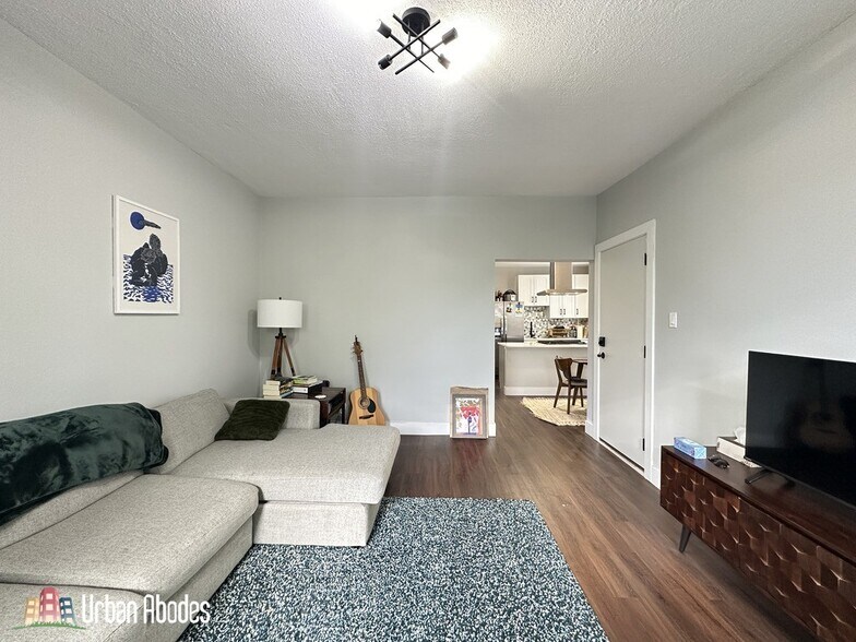 Building Photo - 1721 N Mozart St