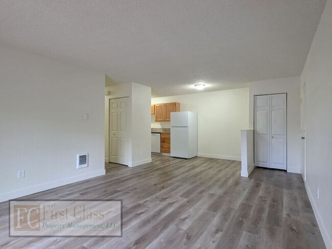 Building Photo - 17140 SW Heritage Ct