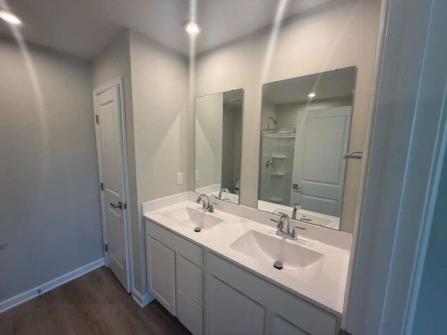 Building Photo - 509 PORTAL CIRCLE CIR, B, SANDSTON, VA 23150