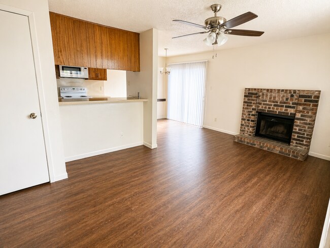 Building Photo - 3002 Chaucer Dr