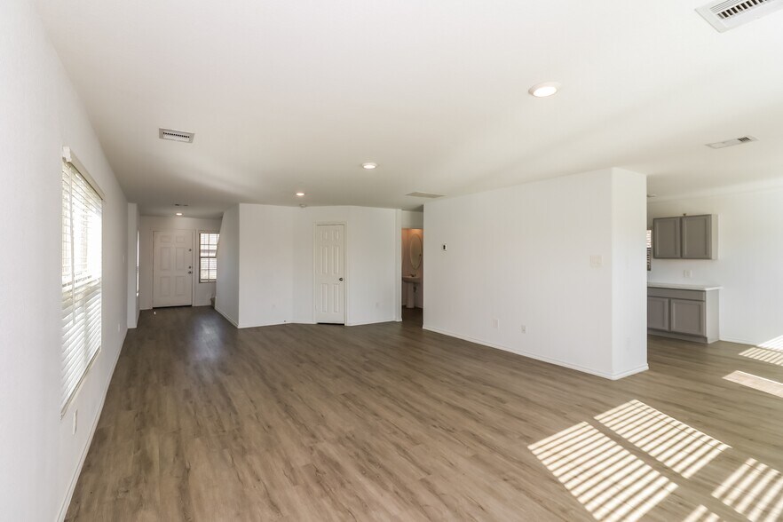 Building Photo - 310 Pickwick Gdns Ln