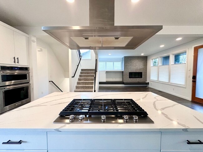 Building Photo - Exceptional Modern 3-Story Single-Family Home Near Woodstock