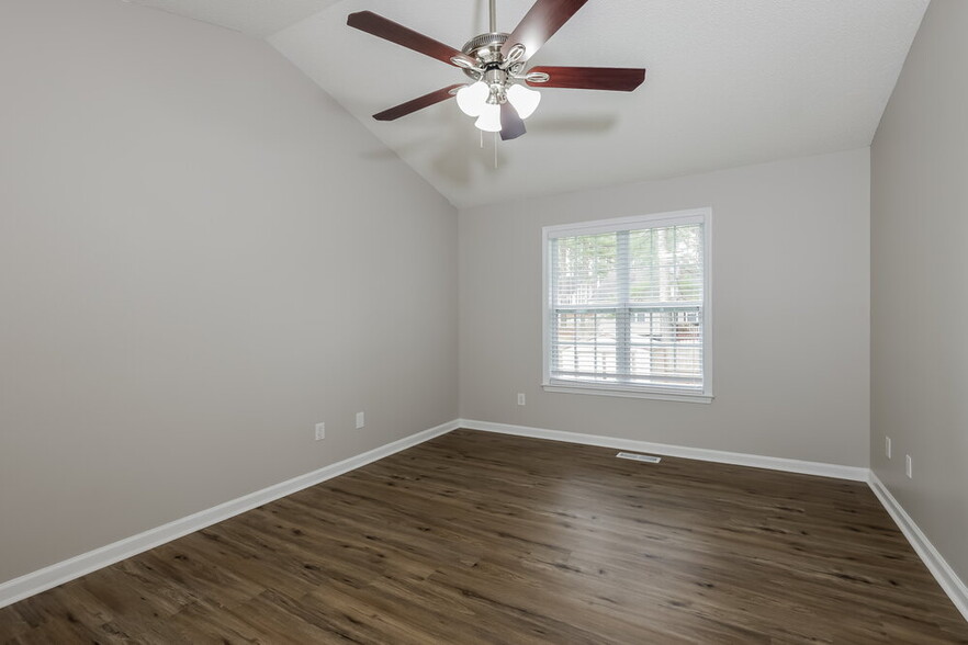 Building Photo - 240 Wood Green Dr