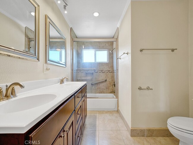 Building Photo - 34801 Calle Del Sol