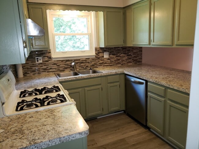 Building Photo - 24694 Creekside Dr