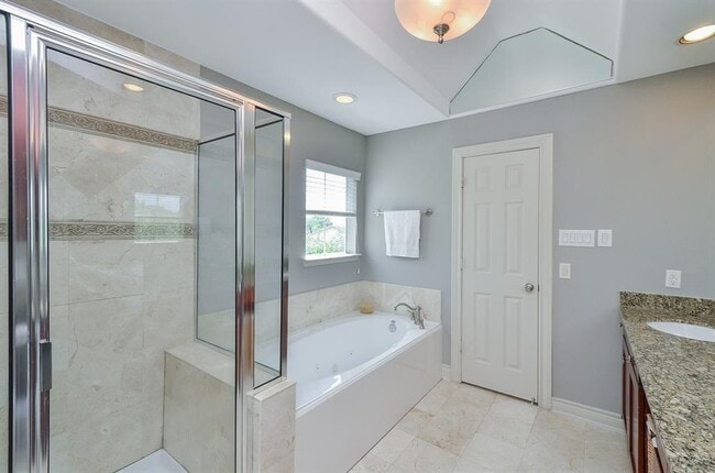 Building Photo - 3316 Clearview Cir