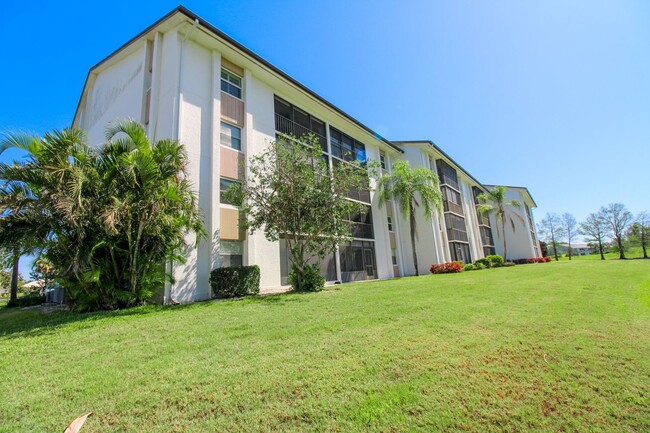 Building Photo - ** 2/2 CHARMING FURNISHED CONDO AT THE ISL...