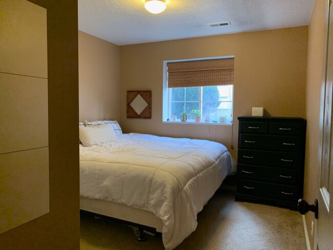 Building Photo - Beautiful Condo Near BYU and Provo Rec Center